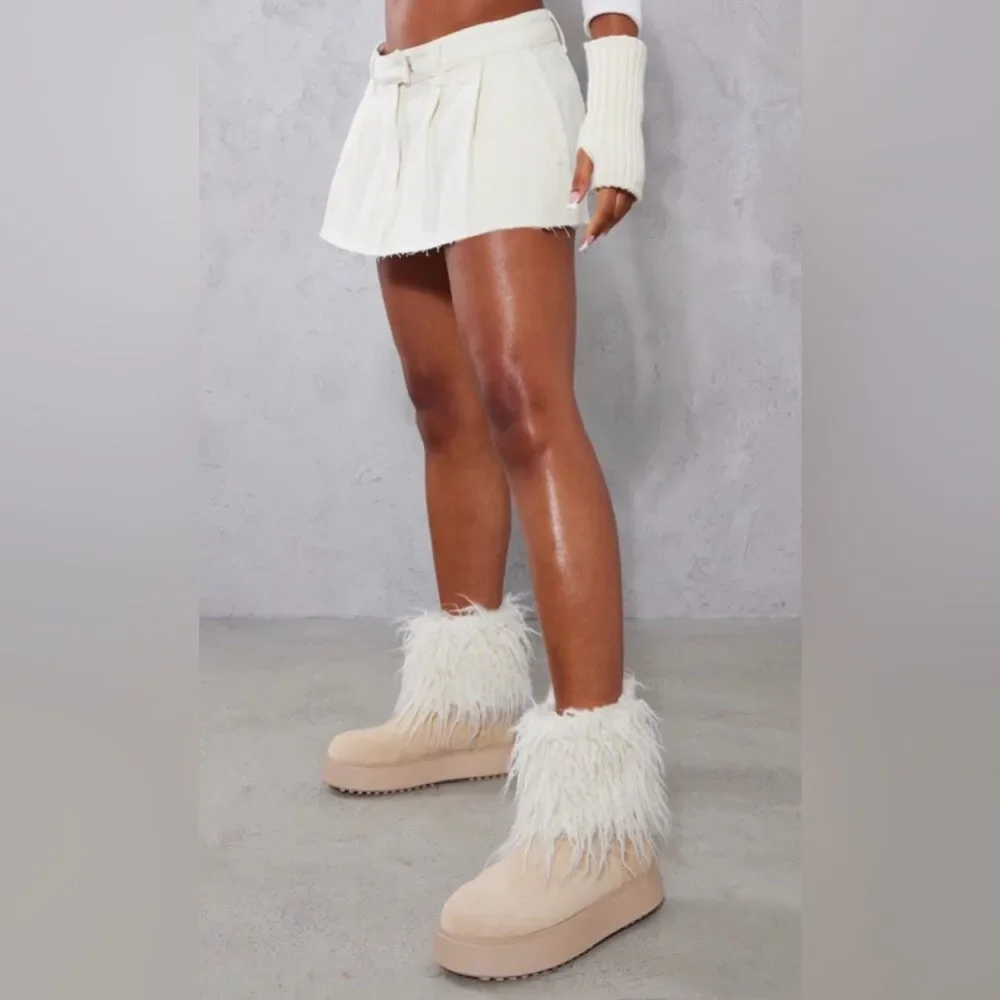 NWT PrettyLittleThing Cream Faux Fur Platform Boots Size 9 Cozy Winter Chunky - Picture 2 of 7